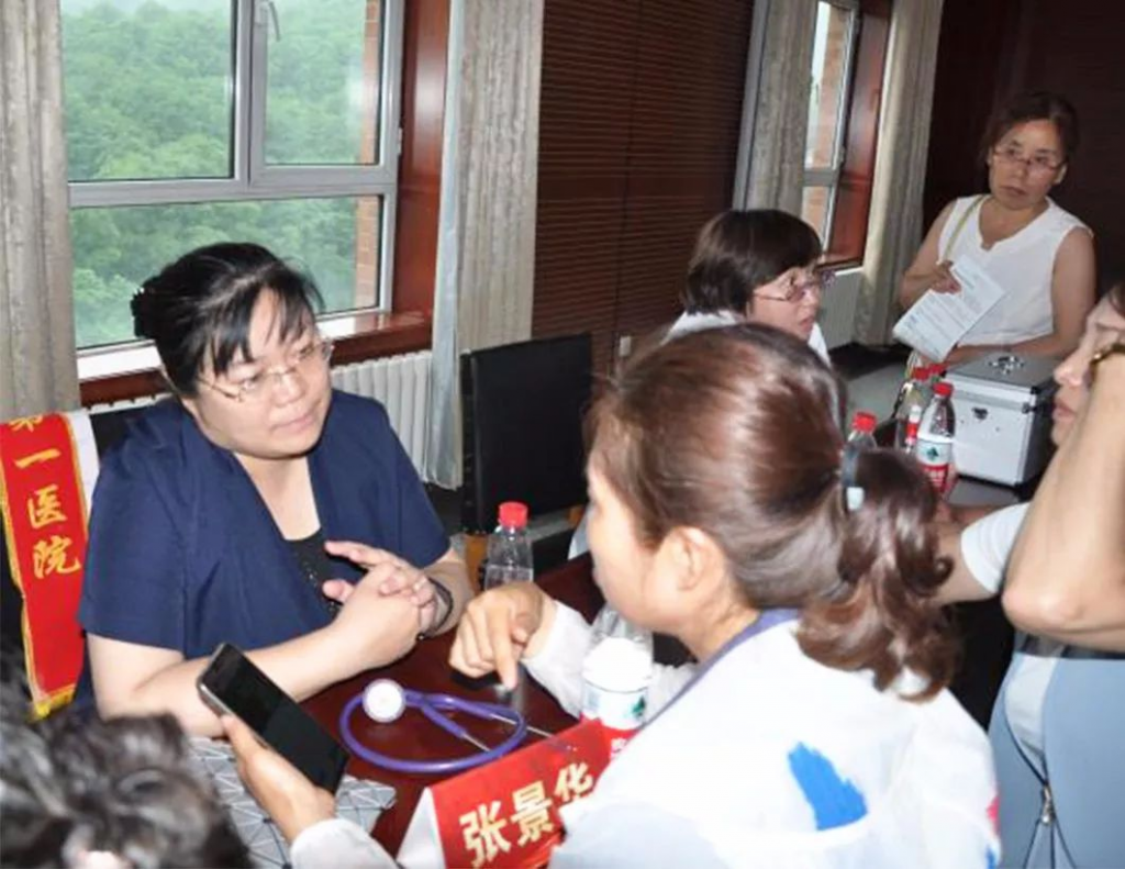健康丹东-“缺血训练不放松，新招防治脑卒中” 暨卒中俱乐部公益宣教义诊大会顺利举行 